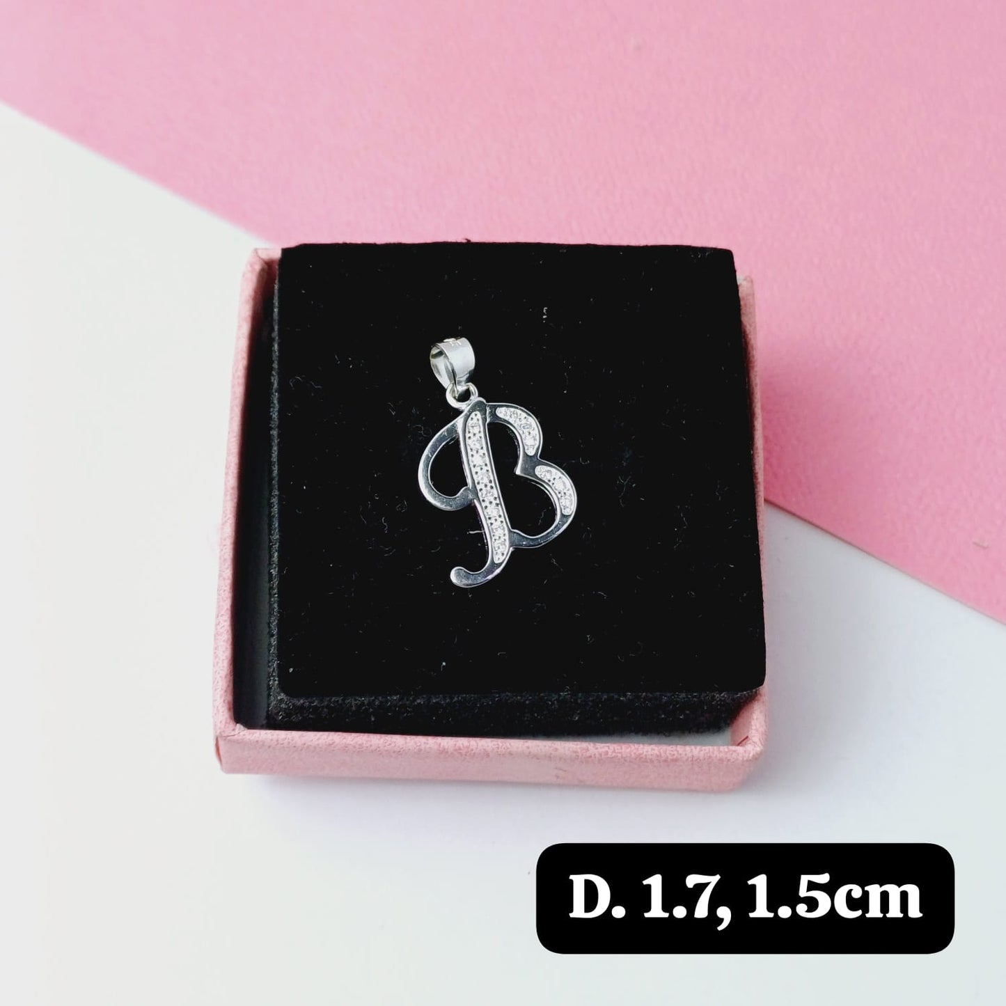 Dije de inicial a "B"
