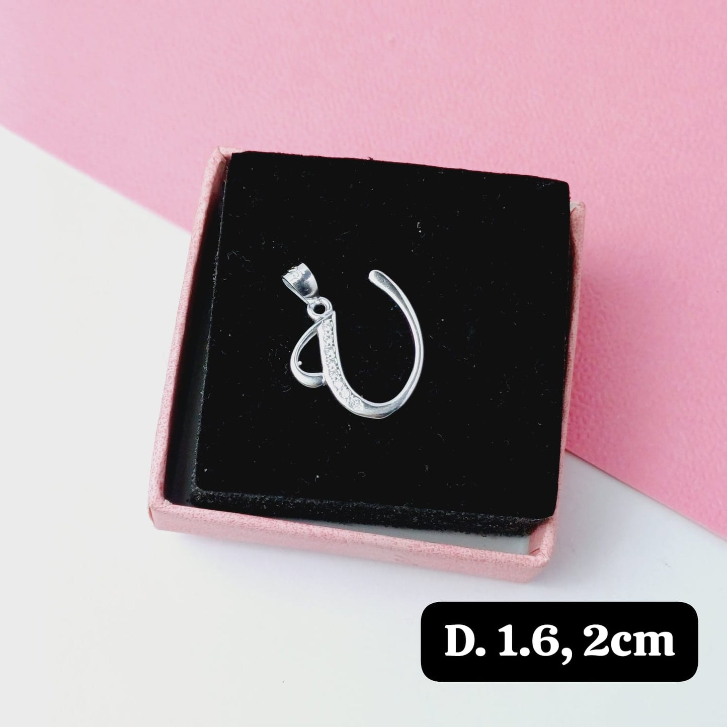Dije de inicial "U"