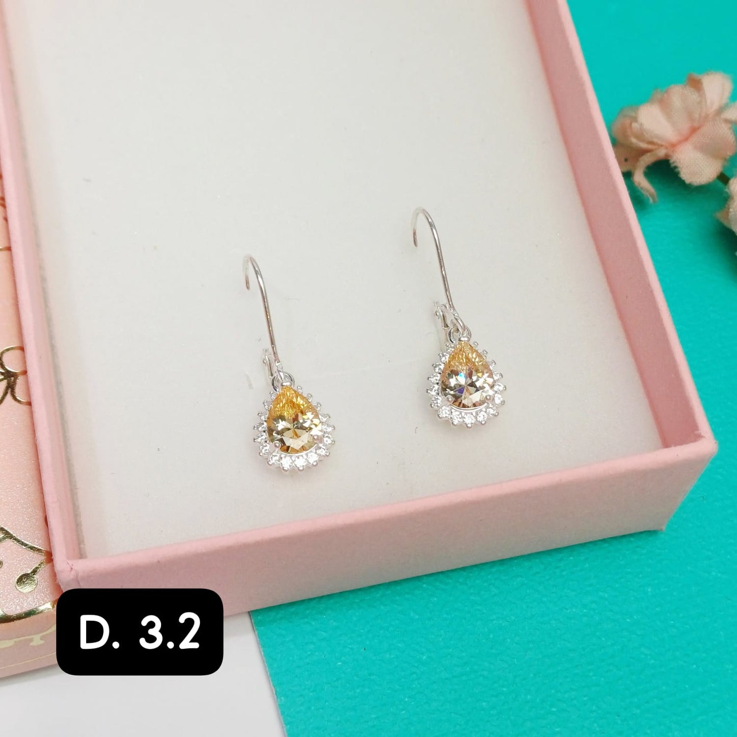 Arete de diseño de lagrima