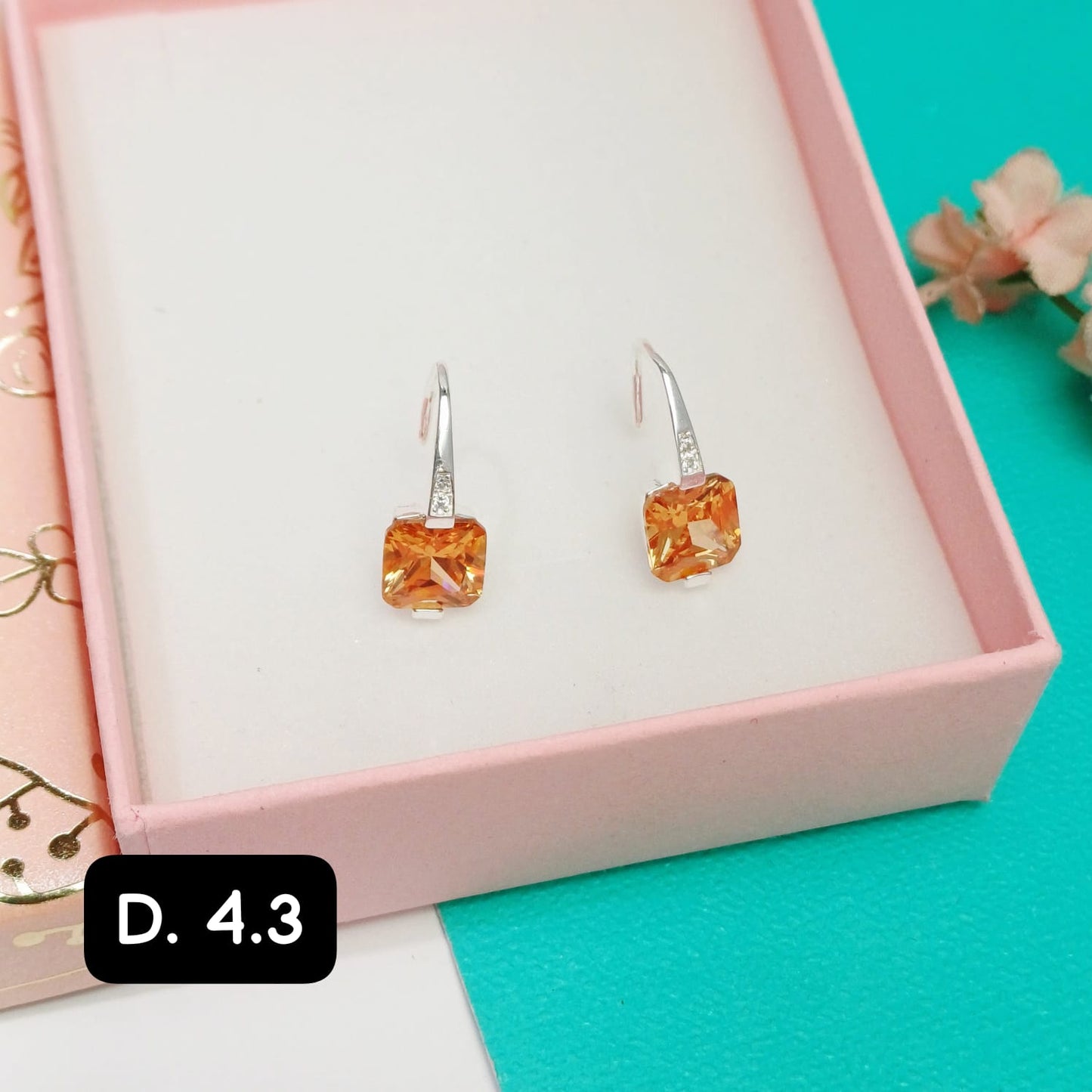 Arete de diseño cuadrado