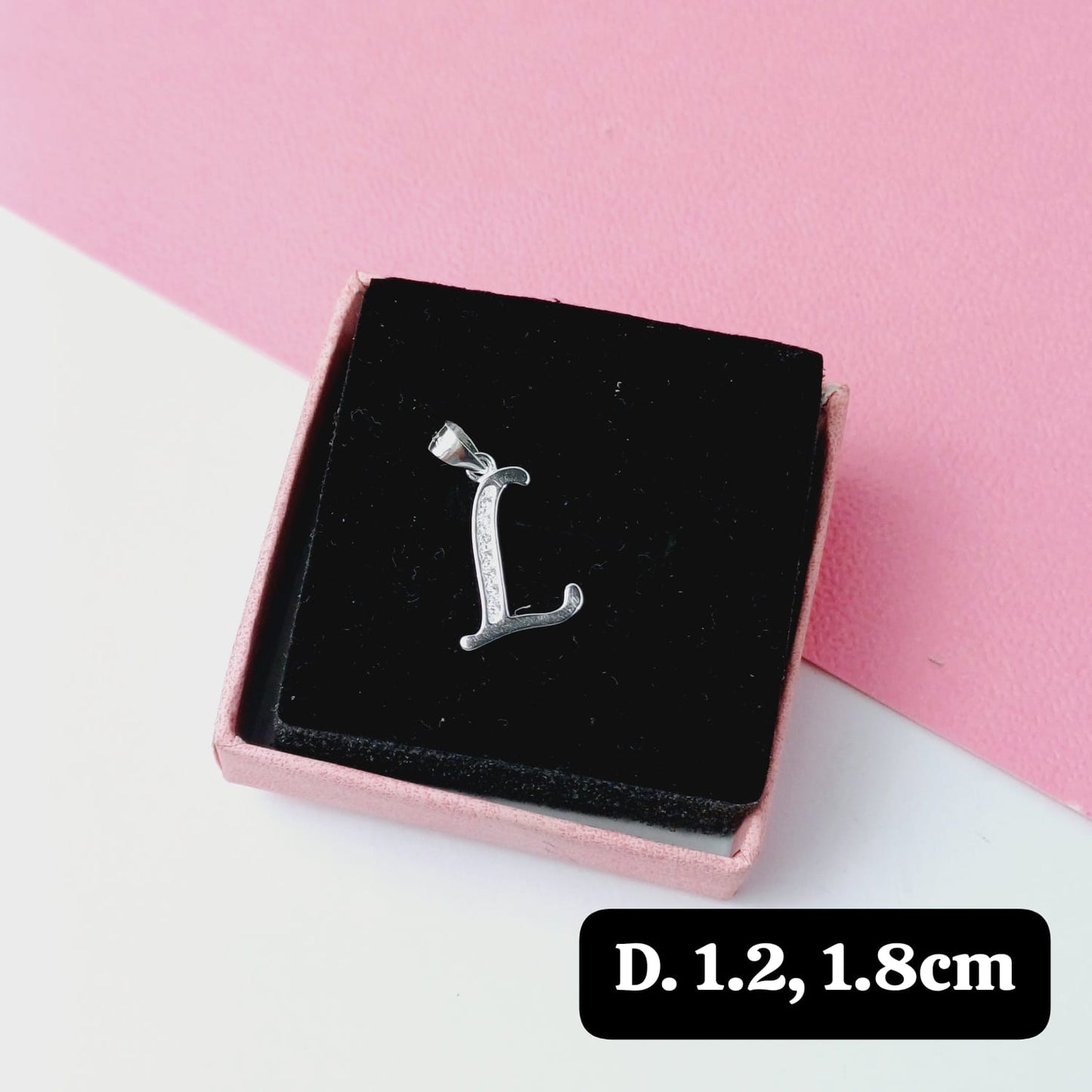 PDF26 - Dije de inicial "L"