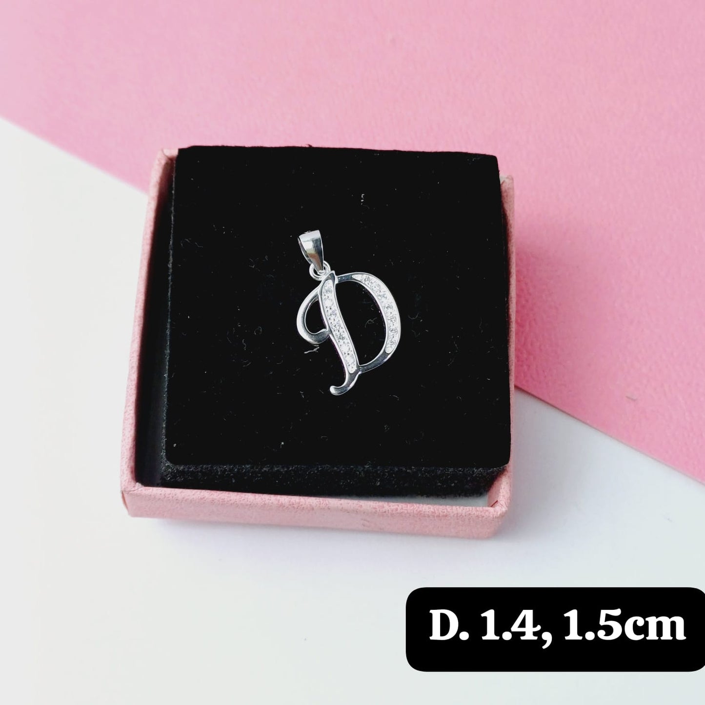 Dije de inicial a "D"