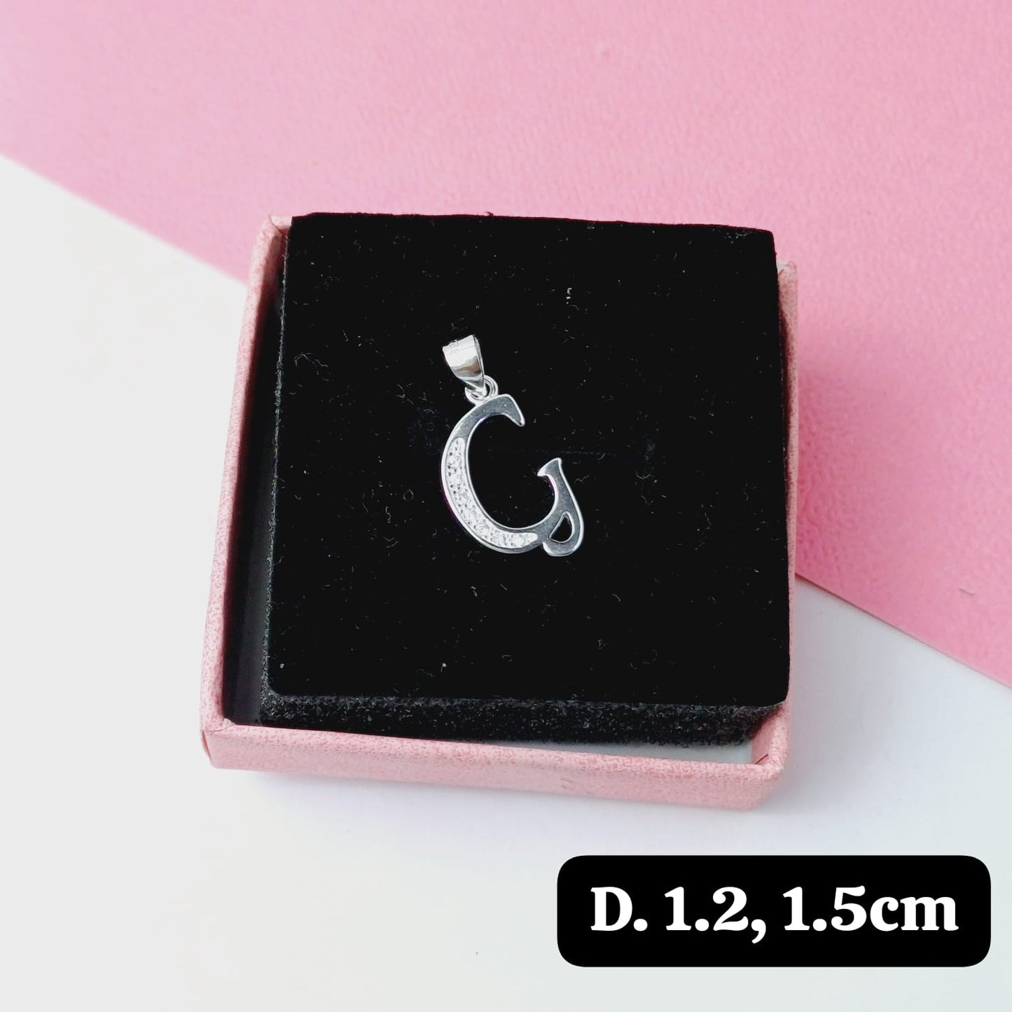 Dije de inicial "G"