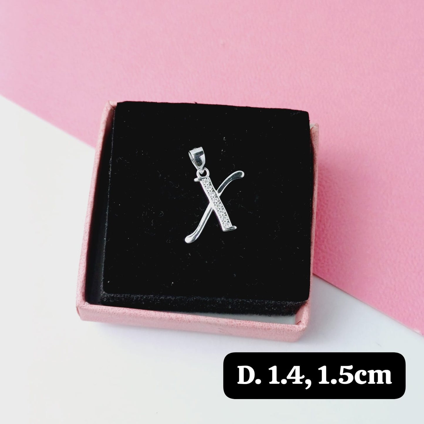Dije de inicial "X"