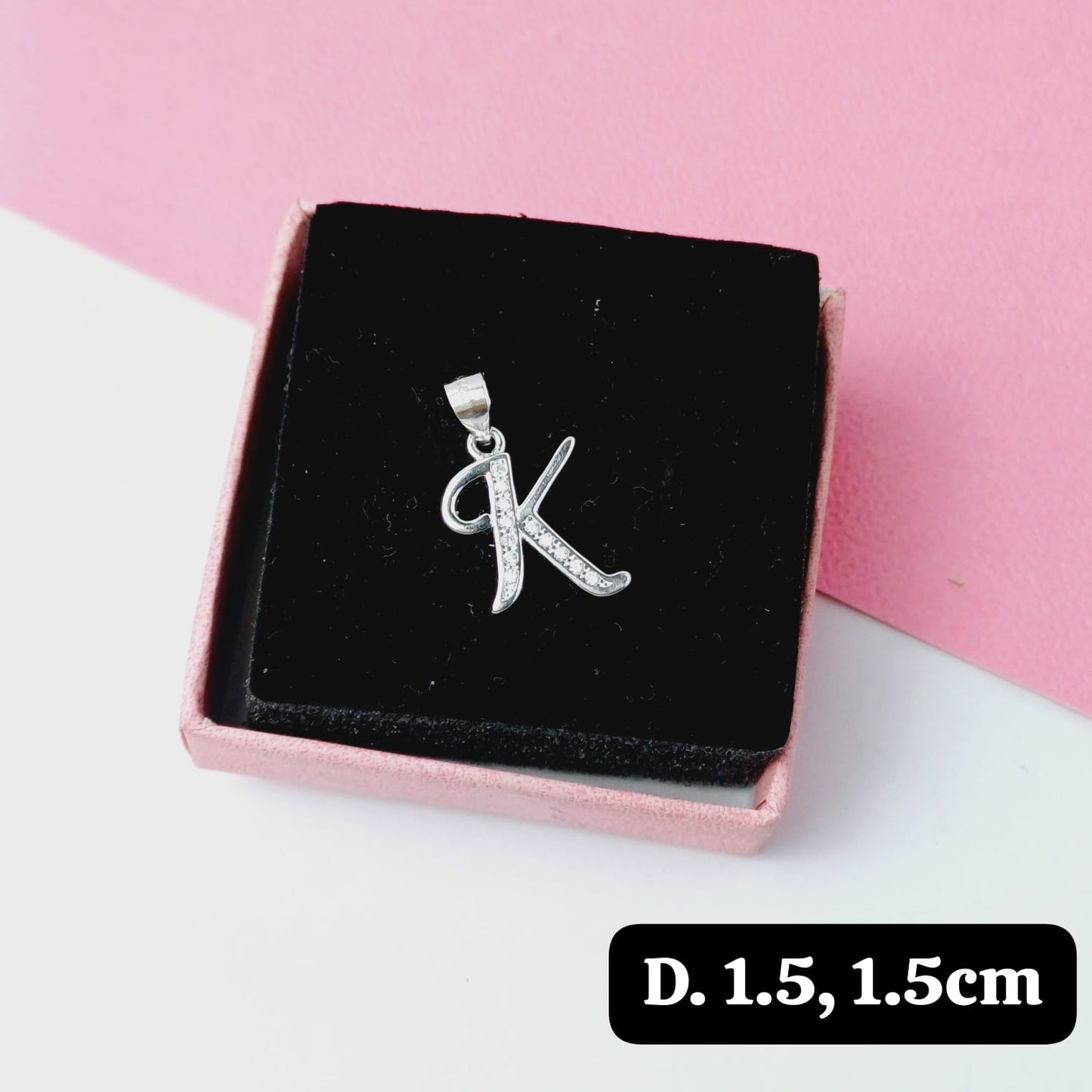 Dije de inicial "K"