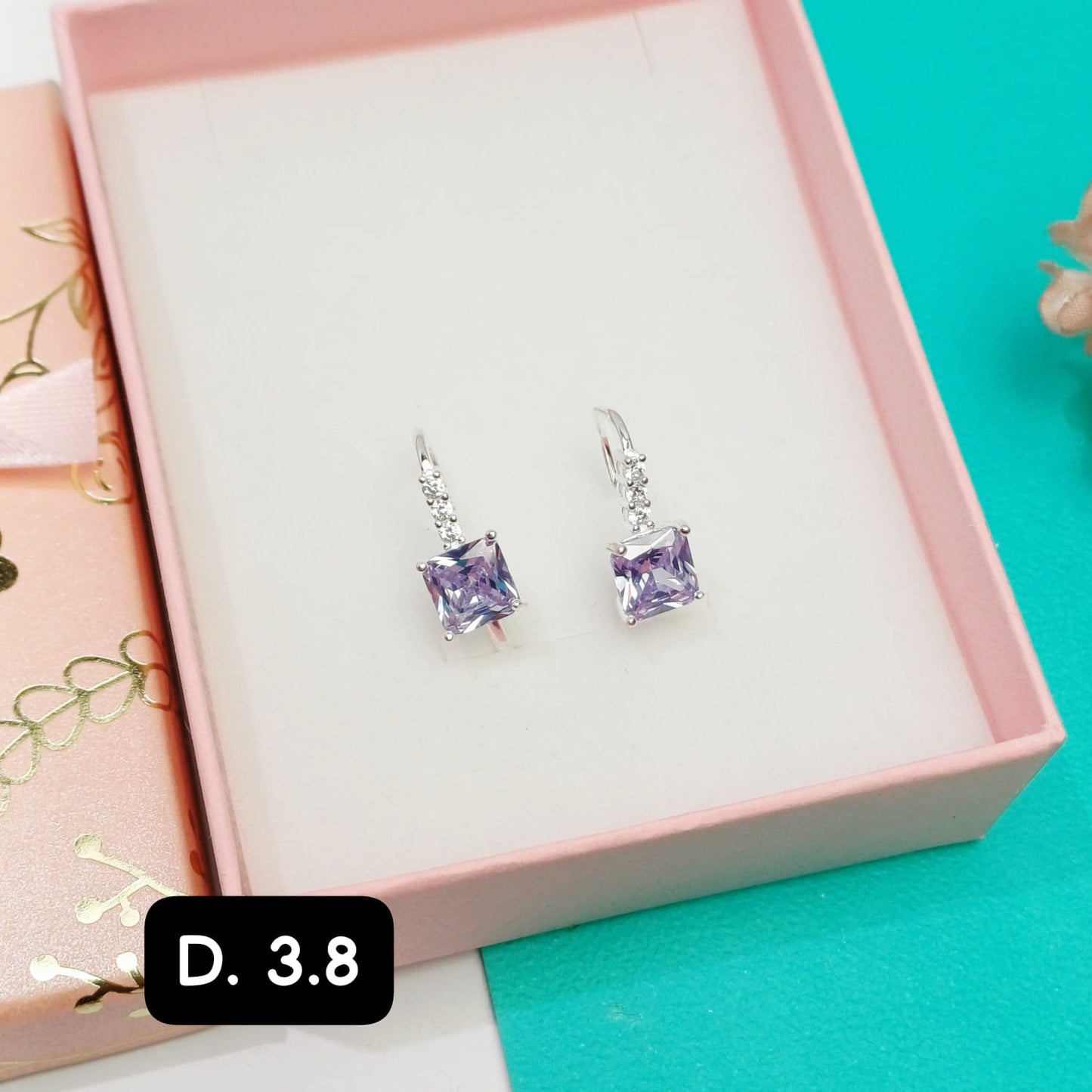 Arete de diseño cuadrado