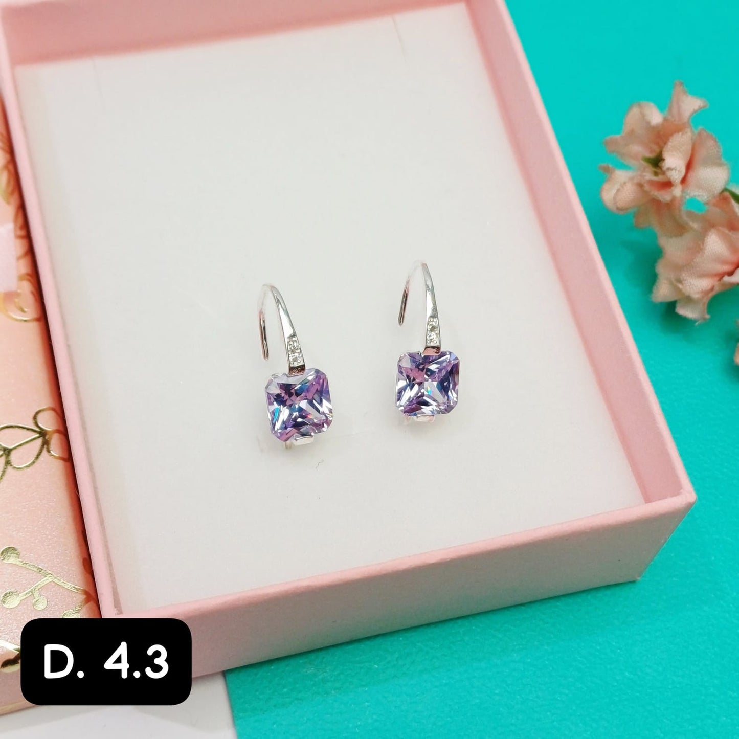 Arete de diseño cuadrado