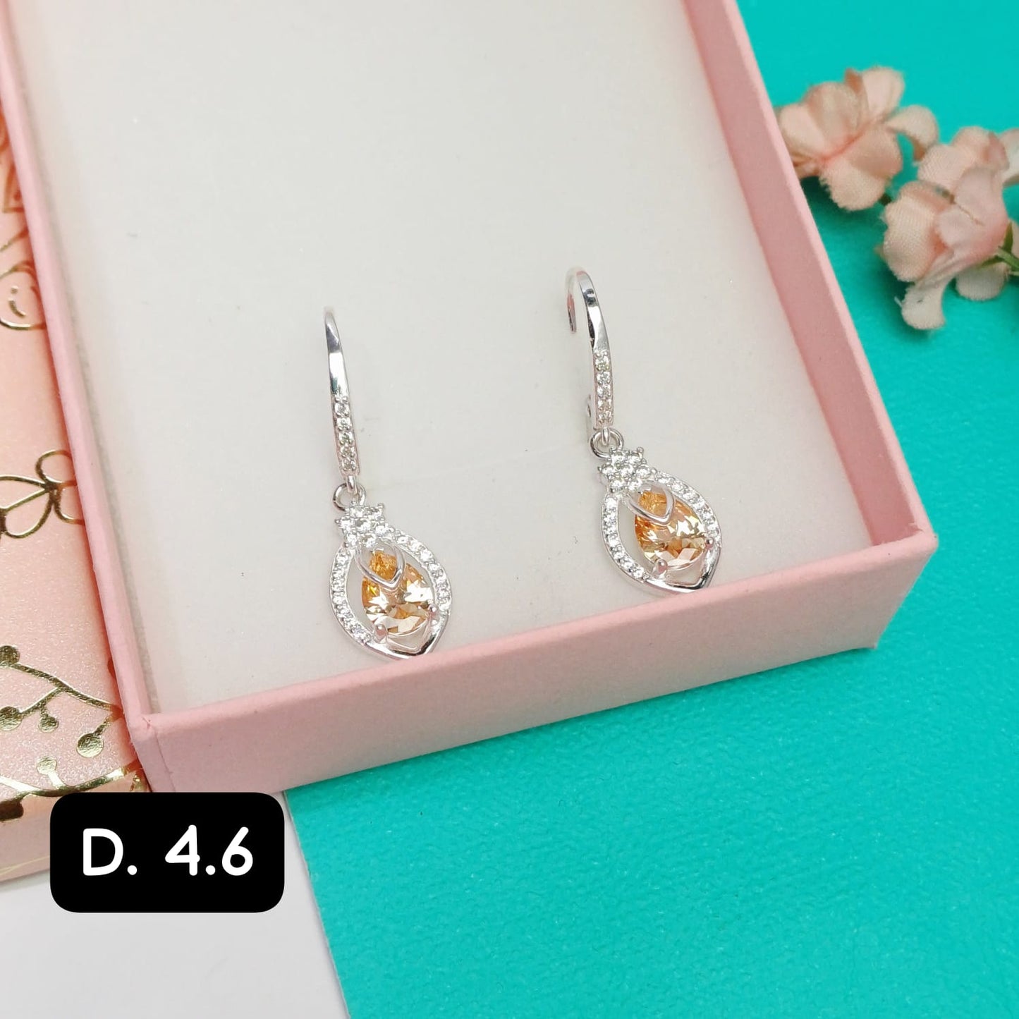 Arete de diseño de lagrima
