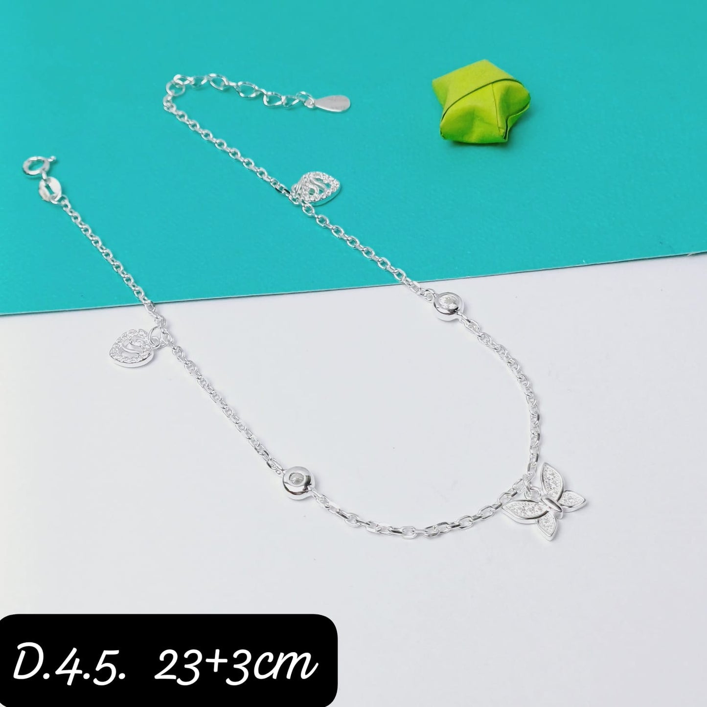 Tobillera de mariposa y corazón