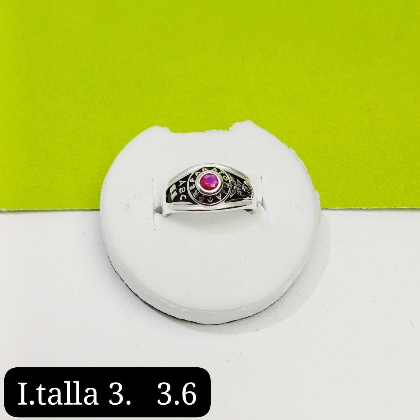 Anillo de graduación preparatoria