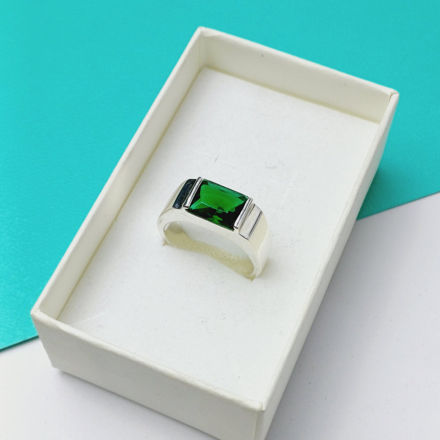 PDA136 - Anillo con zirconia verde | 10 US