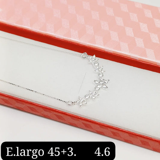 Gargantilla de flor blanca