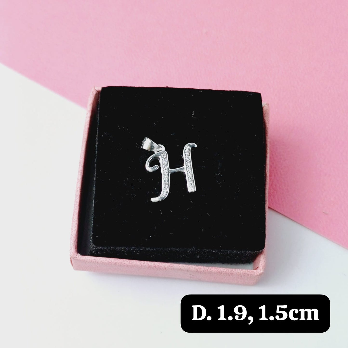 Dije de inicial "H"