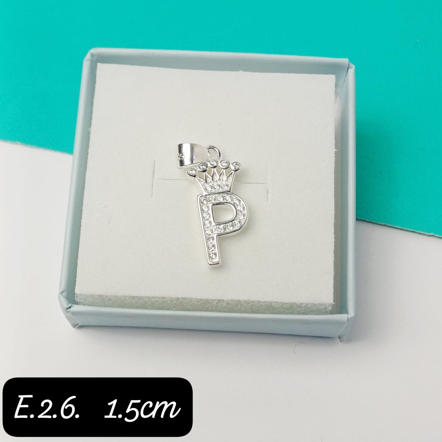 Dije de inicial "P"