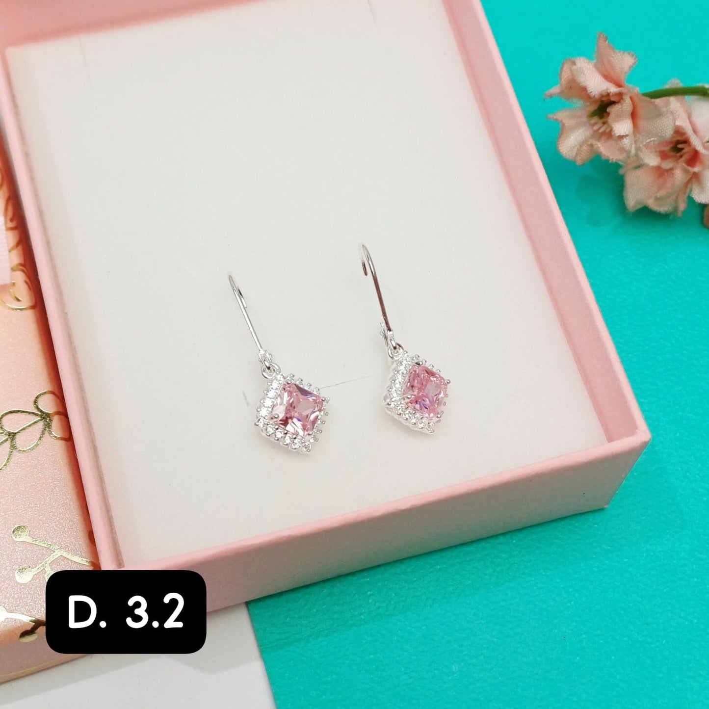 Arete de diseño cuadrado