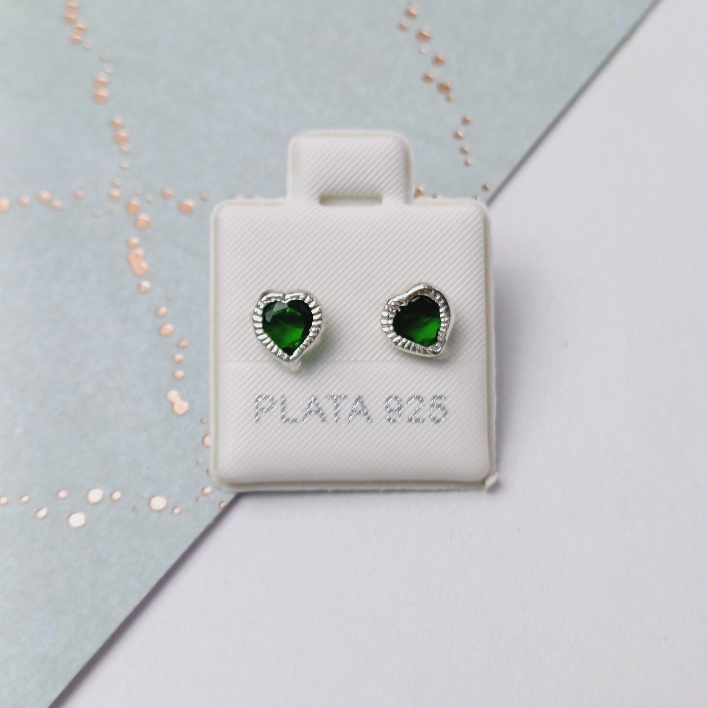 P1007_35 - aretes de broquel de corazón zirconia verde  esmeralda