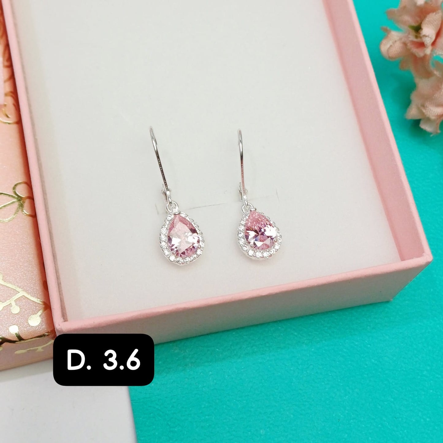 Arete de diseño de lagrima