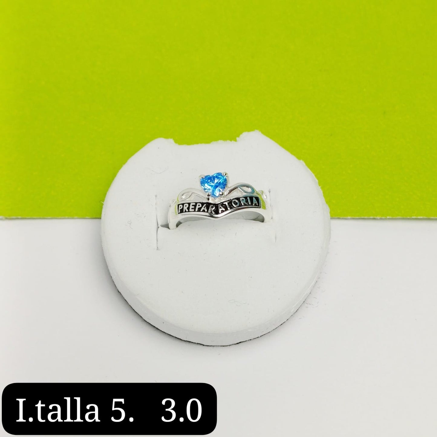 Anillo de graduación preparatoria