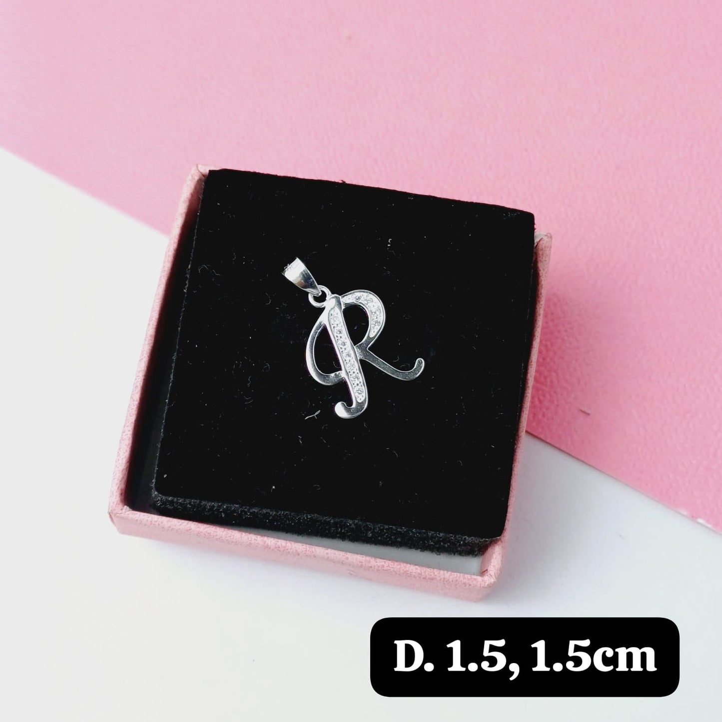 Dije de inicial "R"
