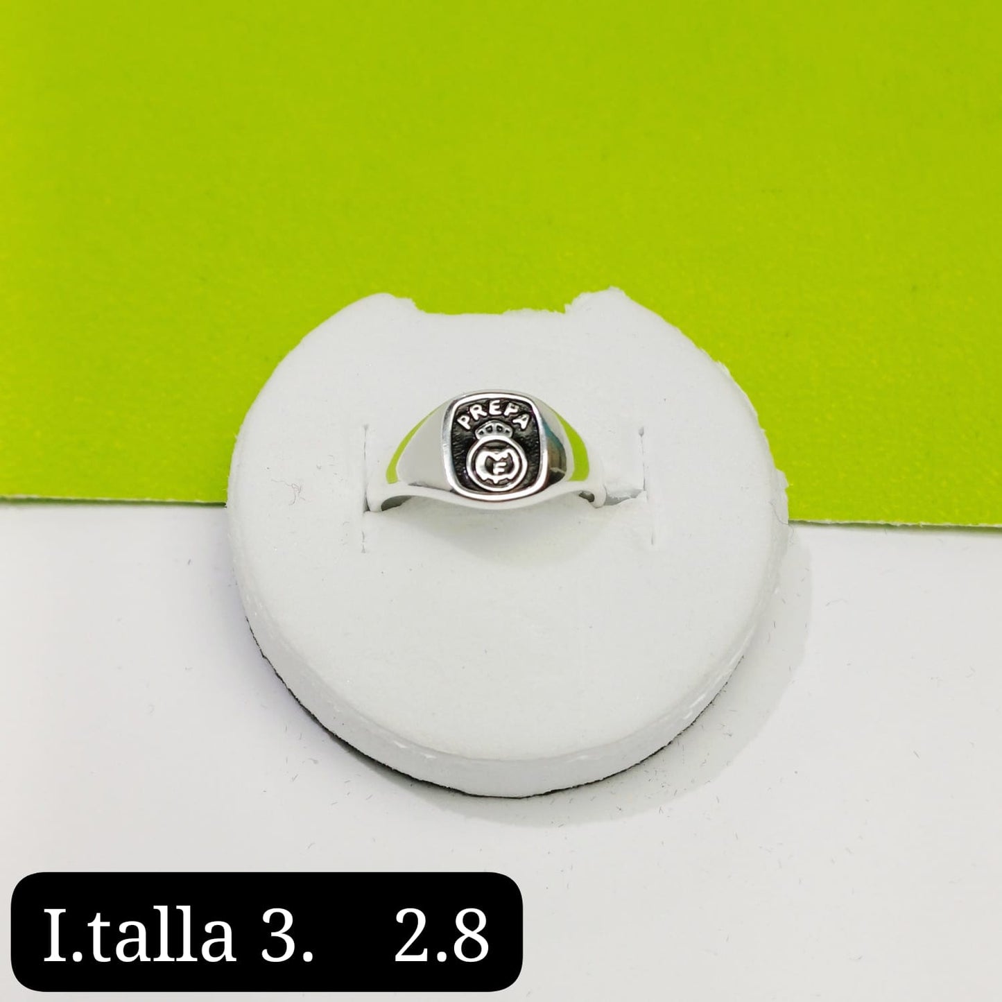 Anillo de graduación preparatoria
