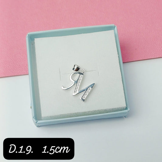 Dije de inicial "M"