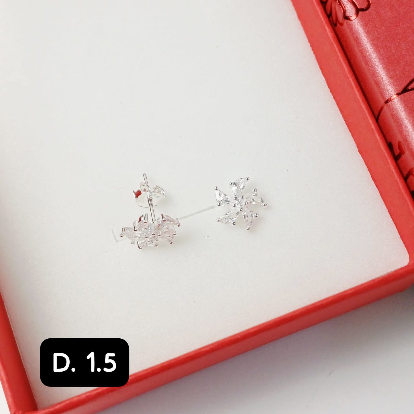 Arete pegado de flor