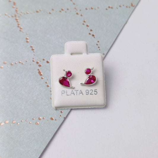 P1098_74  - aretes de broquel de pato con zirconia fucsia.