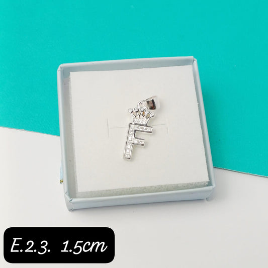 Dije de inicial "F"