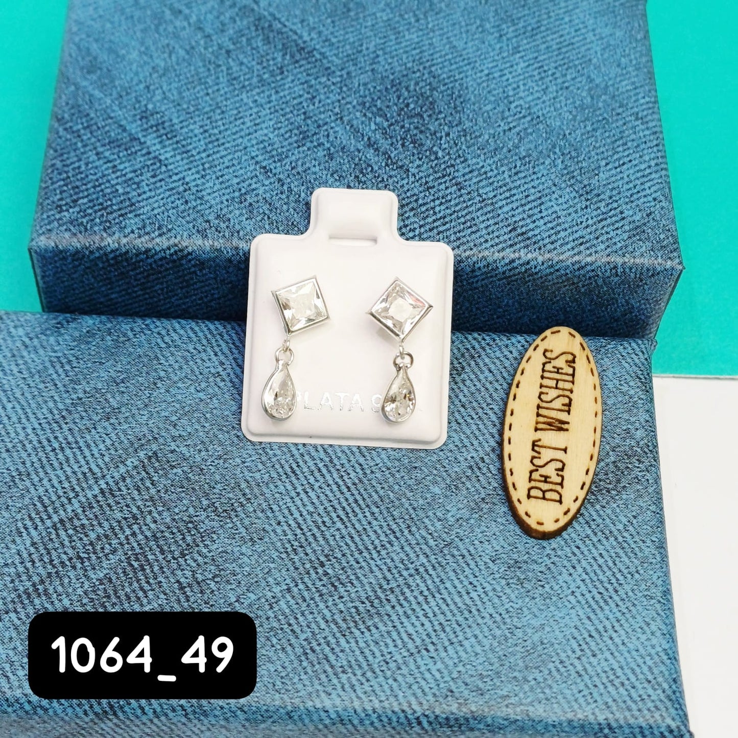 Arete de Broquel con lagrima