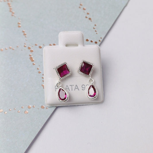 P1064_48  - aretes de broquel de cuadrado con lagrima zirconia fucsia.