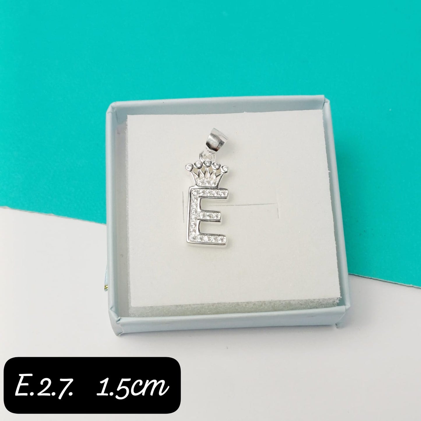 Dije de inicial "E"