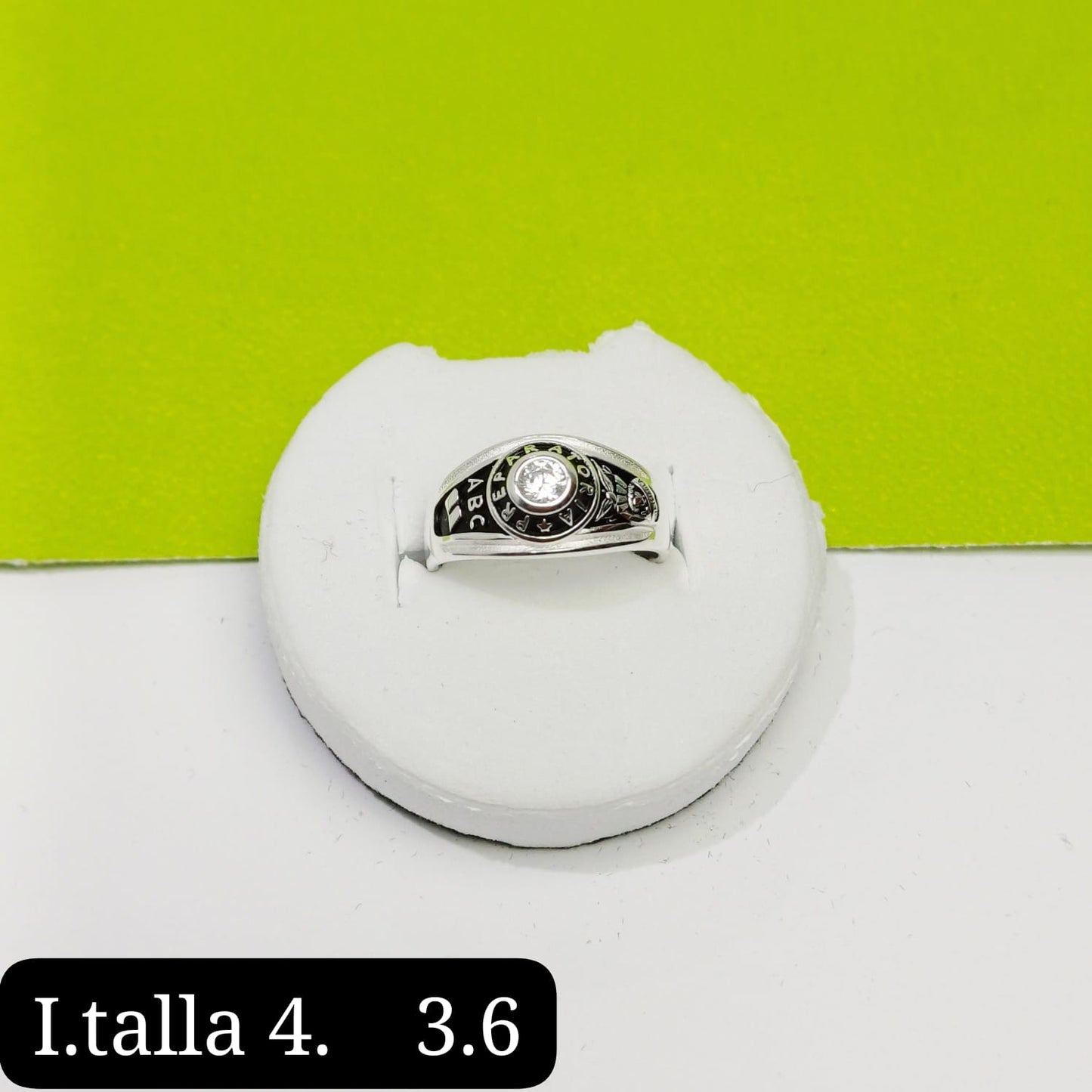 Anillo de graduación preparatoria