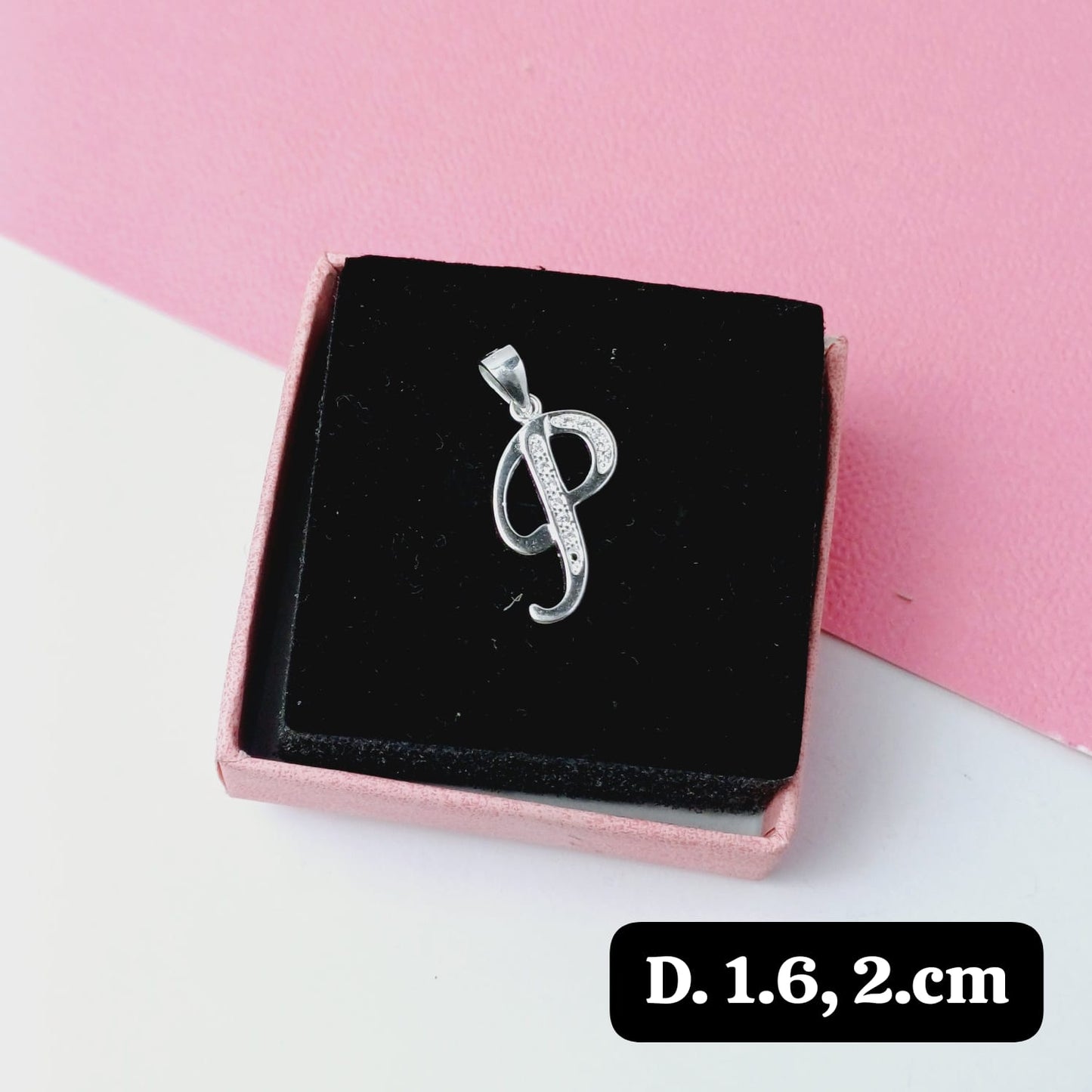 Dije de inicial "P"